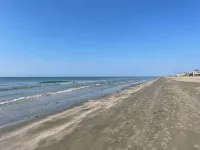 “Paradise Found”  Second row beach house with spectacular views of the ocean!!!! Hotels near West End