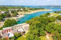 Incredible Waterfront! Relaxing!- Swim & Fish, Pool Access - Wifi