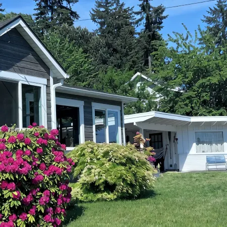 Otter Getaway - Quartermaster Harbor Beach House.