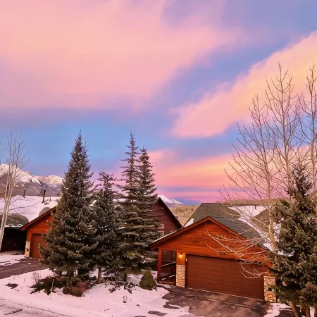 Red Buffalo Lodge at Lookout Ridge, Dillon CO. Within 30 min of 6 ski resorts!