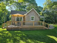 Hamptons Waterview Custom Home with Designer Finishes - Uima-altaat
