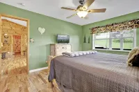 Renovated/ 1mile to Dollywood/ 250ft parrot mt/ theater/wifi/8mile Gatlinburg - 4つ星
