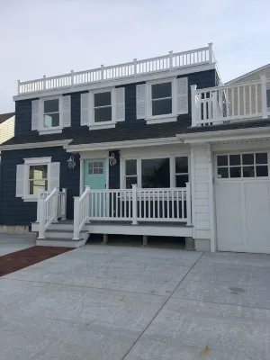Beach, Sun and Memories,2nd Floor Unit, with Private Deck. - Homestays