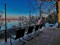 Lake View cottage, secluded, quiet, total remodel, 3 king beds - 3 étoiles