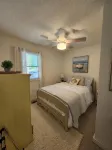 Waterfront Lake House, 20 person Tiki, Outdoor firepit, & Great location! - 4-Star