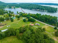Spacious Log Cabin at Lake Guntersville - Chalets