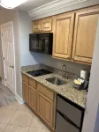 Cozy beach condo with many amenities for fun and relaxation conveniently located - 4-نجوم