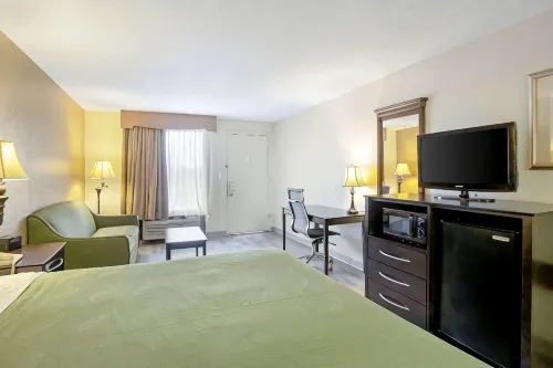 Quality Inn & Suites Live Oak I-10 Exit 283 - 2-Star