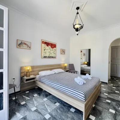 Tritonas Rooms Các khách sạn gần Bãi biển Black