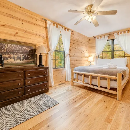 Private 2Br Cabin Fireplace, Deck + Firepit