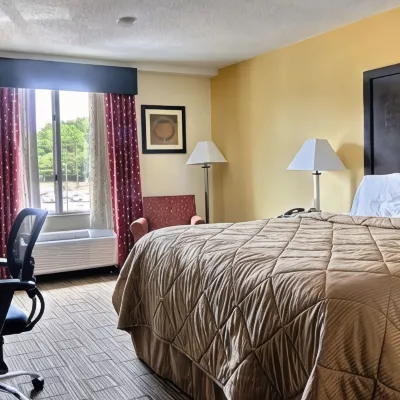 Quality Inn & Suites Greenville Near Downtown Các khách sạn gần Phòng trưng bày nghệ thuật The Art Cellar