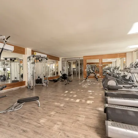 New Modern 1BR studio with gym, pool @ Vista Vela