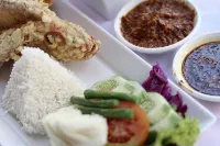 The Pade Hotel - พร้อมอาหารเช้า