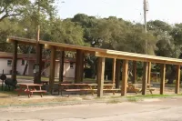 Bayfront Cottages Hotels in Fulton