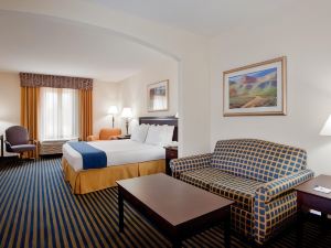 Holiday Inn Express & Suites Chesapeake