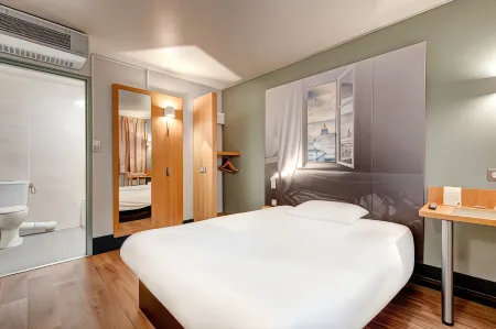 B&B Hotel Louveciennes Отели в г. Ле-Везине