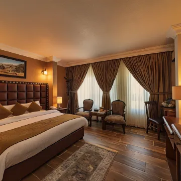Town Season Hotel