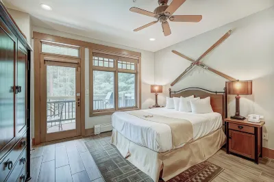 Luxury 1-Bedroom Ski-in Out Condo with Slopeside Heated Pool, No Cleaning Fee 1 Condo by Redawning