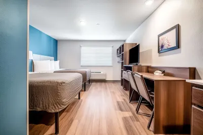 WoodSpring Suites Naples West Hotel dekat Bandara Internasional Napoli