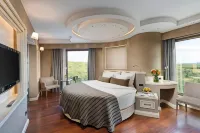 Limak Eurasia Luxury Hotel Hôtels à proximité de : Fatin Hoca Ilkogretim Okulu