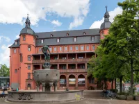 Holiday Inn Express Offenbach Hotels near Lidl