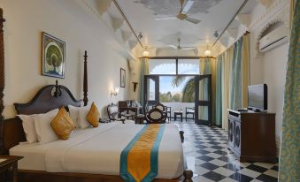 Swaroop Vilas - Lake Facing Boutique Hotel