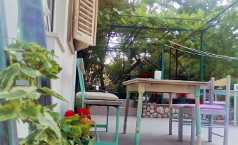 Studio Apartments Roza - A Charming Oasis in the Centre of Makarska