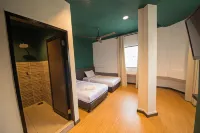 Room V Jalan Jenang by Secoms