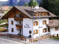 Garni Biancaneve Ruffrè-Mendola Hotels in Ronzone