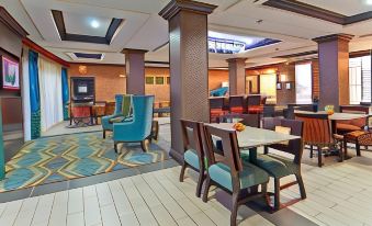 Holiday Inn Express & Suites San Antonio - Frost Bank Ctr