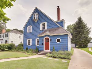 Charming South Bend Retreat ~ 1 Mi to Notre Dame!