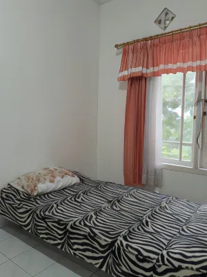 Vila 3 Bedroom Green Apple Aamaleeq Hotel di Sindangjaya