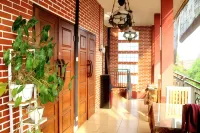 The Homey Rooms and Tours