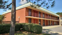 Super 8 by Wyndham Atoka Hotels in Atoka