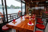 Cat Ba Gem Cruise فنادق في Cát Hải