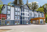 Microtel Inn & Suites by Wyndham Ladysmith Oyster Bay - Parkplatz