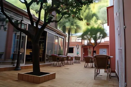 Hotel Menton Riviera Отели рядом с достопримечательностью «Валь Раме-Ментона Ботанический сад»