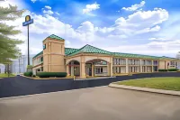 Days Inn by Wyndham Clarksville North - 2-Star