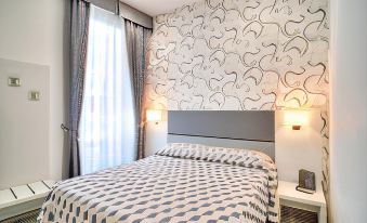 1. Hotel Po..
