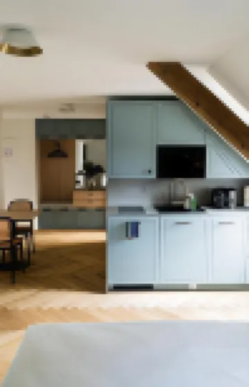 Bob W Munich Airport - Peterhof