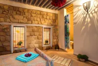 Nzar Khoury for Hosting Hotel di Acre