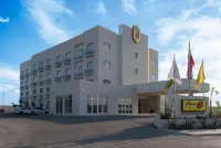 Super 8 by Wyndham Manzanillo Hotels in 
