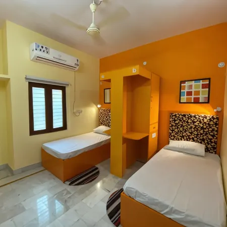 Backpackers Den