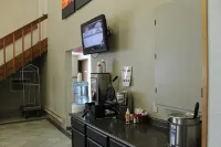 Lone Tree Inn Hotels in Sidney