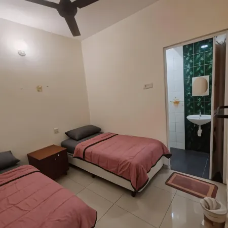 1st Island Homestay @ Bayan Baru