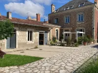 La Villa des Roses Gîte Chambres d'hôtes Piscine chauffée Hotels in Saint-Aubin-la-Plaine