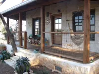 Hill Country getaway - Next to Hamilton Pool