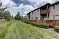 Romantic Resort Home Private Jacuzzi + Plush Robes