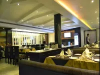 Hotel Ravisha Continental - parking