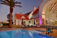 Courtyard Hotel Gqeberha - Pools